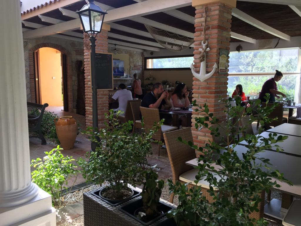 פאלינורו Residence E B&B Villamirella מראה חיצוני תמונה