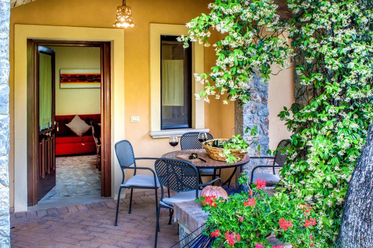 פאלינורו Residence E B&B Villamirella מראה חיצוני תמונה